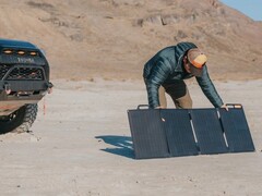 El BioLite SolarPanel 100 tiene un puerto USB-C de 45 W para cargar un gadget directamente. (Fuente de la imagen: BioLite)