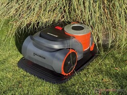 Navimow H2 en su estación de carga