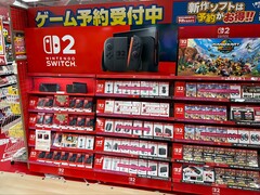Expositor de Nintendo Switch 2 en una tienda japonesa (Fuente de la imagen: cuenta Nintendeal X)
