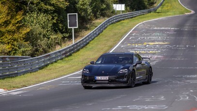 El prototipo Porsche Taycan destruye el tiempo en pista del Tesla Model S Plaid en Nürburgring (Fuente de la imagen: Porsche)