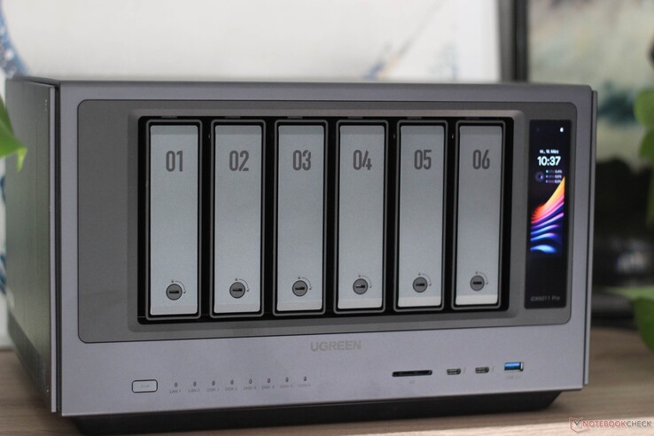 El NAS viene con una pantalla