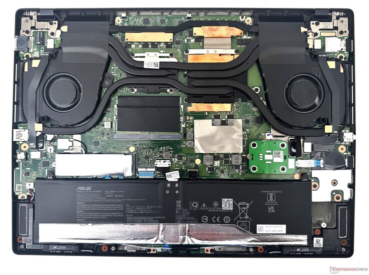 Interior del Asus ProArt StudioBook 16