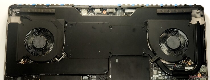 La Titan 18 HX AI utiliza una cámara de vapor en lugar de heatpipes