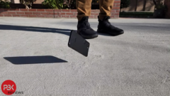 Galaxy S22, conoce el hormigón. (Fuente: PBKreviews vía YouTube)