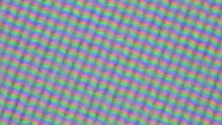 La pantalla LC utiliza una matriz clásica de subpíxeles RGB formada por un diodo emisor de luz rojo, uno azul y uno verde.