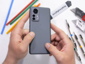El 12 Pro aparece en un nuevo vídeo. (Fuente: JerryRigEverything vía YouTube)