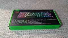 La caja exterior de la BlackWidow V4 HyperSpeed TKL