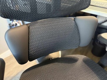 El soporte lumbar con IA, masaje y calor