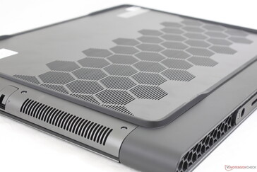 Rejillas de ventilación hexagonales características compartidas entre los modelos Alienware