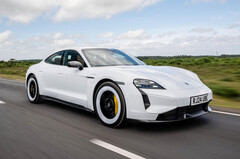 El deportivo Porsche Taycan EV (Fuente de la imagen: Porsche)