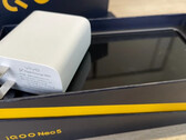 Filtración del embalaje de venta del iQOO Neo5. (Fuente: Weibo)