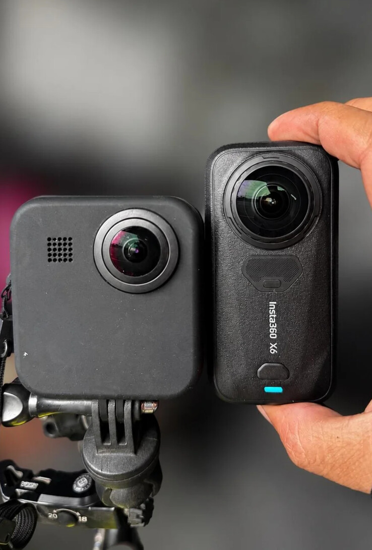 La Insta360 X6 junto a una cámara de acción GoPro Max 360.