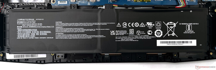 La batería de 90 Whr ofrece una duración decente para un portátil de juegos