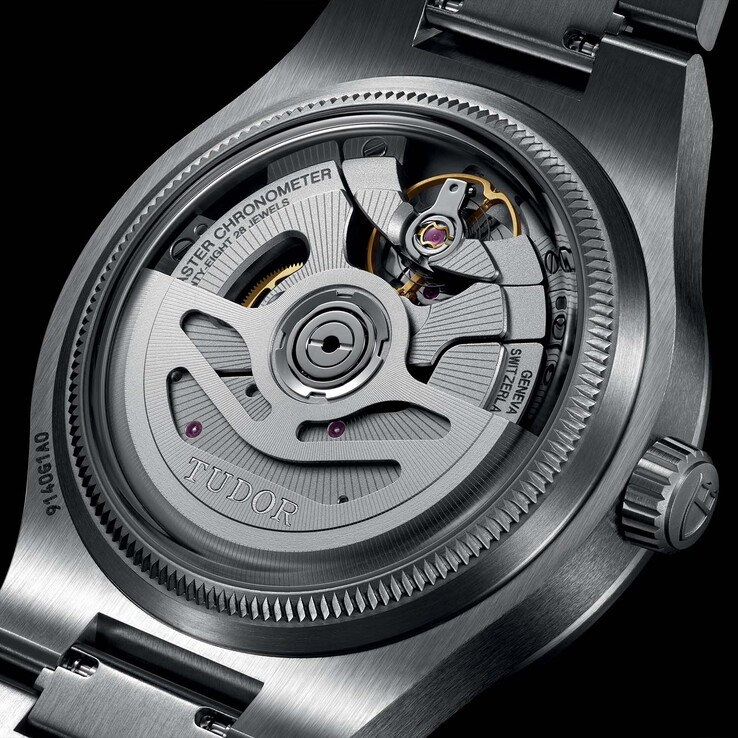 El Northflag está equipado con el calibre MT5652-U, certificado como Master Chronometer.