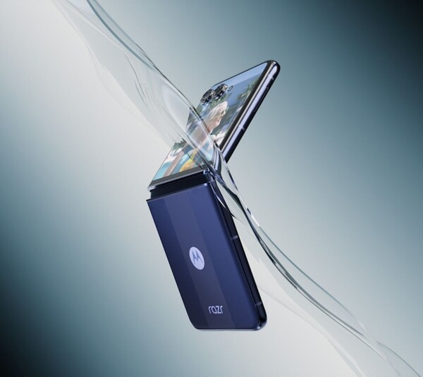 El Motorola Razr+ 2025 tiene una clasificación IP48 como el Razr Ultra. (Fuente de la imagen: Motorola)