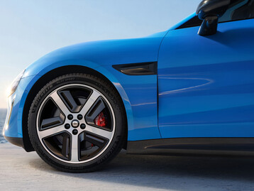 Xiaomi SU7 (2026) en el nuevo color Capri Blue: La berlina deportiva eléctrica recibe algo más que un pequeño lavado de cara. (Fuente de la imagen: Xiaomi)