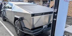 Cybertruck en V4 Supercharger (imagen: Mardak/TMC)