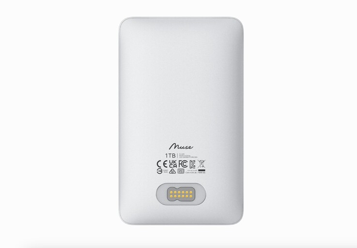 La unidad SSD Lexar Muse cuenta con un conector magnético propio en su parte trasera. 