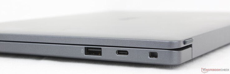 Derecha: USB-A 3.2 Gen. 1, USB-C Thunderbolt 4 con DisplayPort 2.1 + Power Delivery 3.1