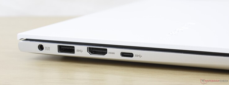Izquierda: adaptador de CA, USB-A 3.2 Gen. 1, HDMI 1.4, USB-C 3.2 Gen. 1 (sin Power Delivery ni DisplayPort)