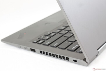 El color plateado mate esconde mejor las huellas dactilares que el habitual ThinkPad negro.