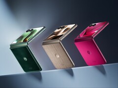 El Motorola Razr Ultra está disponible en cuatro acabados, incluyendo uno en madera y otro en Alcántara. (Fuente de la imagen: Motorola)