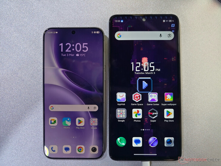 El Nubia Neo 5 Max junto al Vivo X300 Pro, de derecha a izquierda.