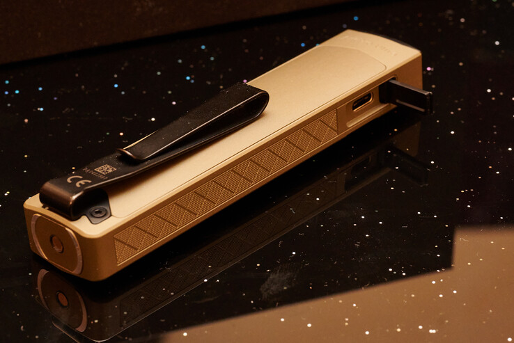 Clip bidireccional de la Arkpro Ultra (idéntica a la Arkpro). (Fuente de la imagen: Andreas Sebayang/Notebookcheck.com)