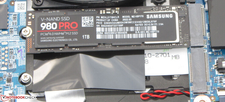 Hay lugar para dos SSDs.