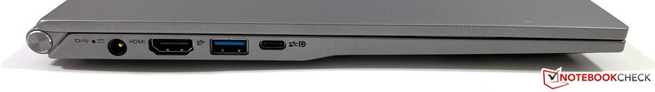 Izquierda: Alimentación, HDMI 2.0b, USB-A (3.2 Gen.2), USB-C (USB 4/Thunderbolt 4, PowerDelivery, DisplayPort 1.4a)