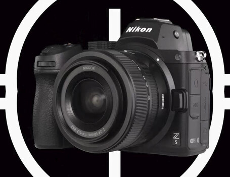 La Z5 de Nikon cuenta con todas las entradas y salidas necesarias para iniciarse en la fotografía y la videografía. (Fuente de la imagen: Nikon)