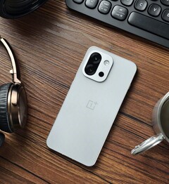 El OnePlus 13T solo lleva dos cámaras traseras, pero eso podría cambiar en el 15T. (Fuente de la imagen: Flying Bun en Weibo)