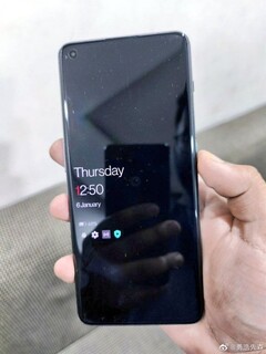 El OnePlus 11 parece lucir un diseño plano para la pantalla. (Fuente de la imagen: Weibo)