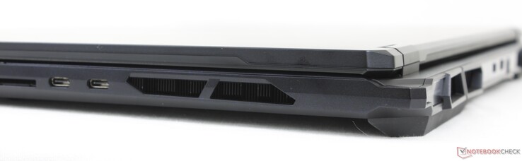 Derecha: Lector SD, 2x USB-C Thunderbolt 4 con DisplayPort + Power Delivery