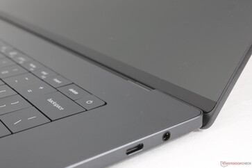 El botón de encendido con huella dactilar se ha eliminado en el nuevo diseño