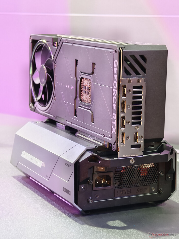 Parte posterior de la base eGPU (Fuente de la imagen: Notebookcheck)
