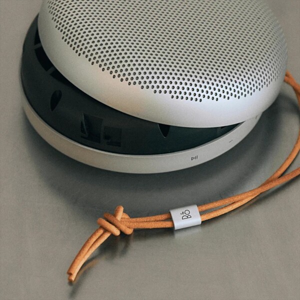 El Bang & Olufsen Beosound A1 3rd Gen tiene una batería (no sustituible por el usuario). (Fuente de la imagen: Bang & Olufsen)