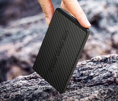 El Core Power Bank S es casi tan delgado como el iPhone Air de Apple.