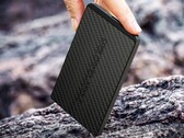El Core Power Bank S es casi tan delgado como el iPhone Air de Apple.