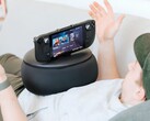 La almohada para videojuegos Mechanism está diseñada para que jugar con consolas portátiles resulte más cómodo y para ayudar a prevenir el entumecimiento de brazos y manos.