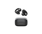 Los Galaxy Buds On se sujetan alrededor de la parte externa de la oreja y dejan abierto el canal auditivo.