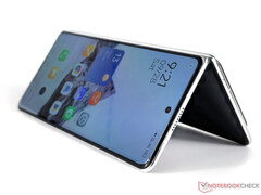 El sucesor del MIX Fold 4, en la imagen, podría estar aún a unos meses vista. (Fuente de la imagen: Notebookcheck)