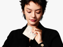 El Mix Flip 2 cuesta a partir de 999 dólares en Giztop. En la imagen: una imagen promocional del teléfono plegable. (Fuente de la imagen: Xiaomi)