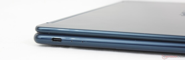 Izquierda: USB-C Thunderbolt 4 con DisplayPort 2.1 + Power Delivery