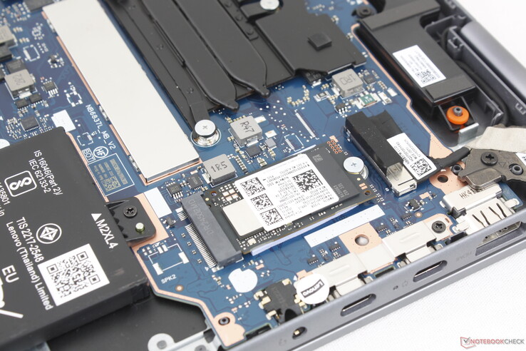 Admite una única unidad SSD M.2 2242