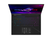 El trackpad del ASUS ROG Strix SCAR 16 hace las veces de teclado numérico. (Fuente: ASUS)