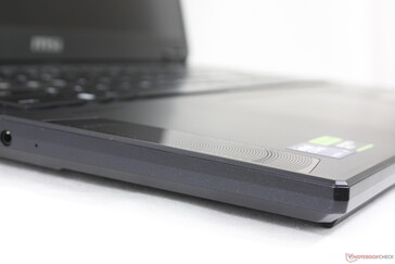 El diseño externo carece de los LED RGB excéntricos de muchos otros modelos de MSI