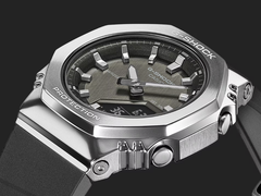 El Casio G-Shock GMS2110-1A1 con bisel metálico, fotografiado sobre un fondo oscuro. (Fuente de la imagen: Casio)