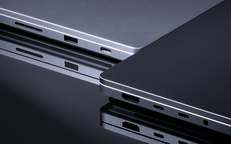 Las imágenes de marketing oficiales del Surface Laptop Ultra también muestran que el puerto USB-C de la derecha es más grande.