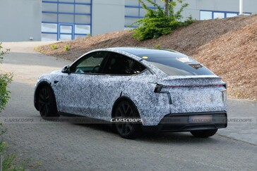 Pruebas de rendimiento del nuevo Tesla Model Y 2026 en el circuito de Nürburgring (Alemania).